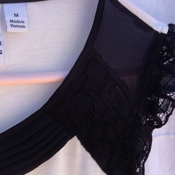 Elle ivory shirt w/black lace - size medium - Picture 2 of 4